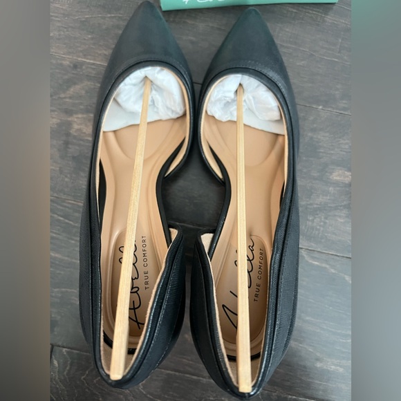 Women’s size 10 - Picture 3 of 4